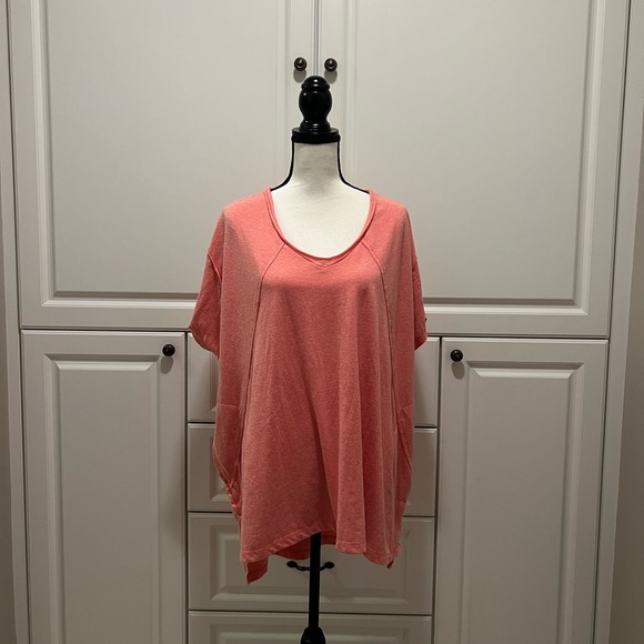 FREE PEOPLE MOVEMENT CITY VIBES TEE - MARASCHINO - Picture 4 of 10